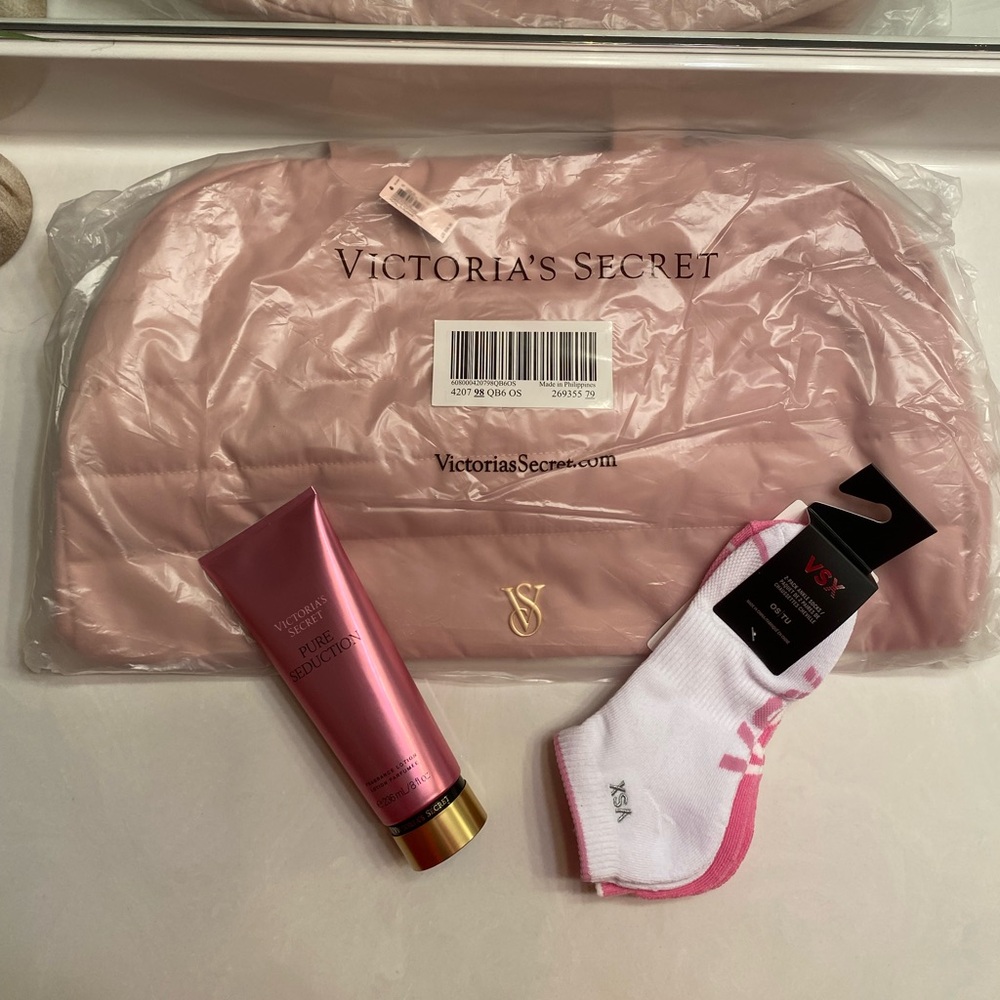 Victoria's Secret Pink Travel Set - Picture 2 of 9